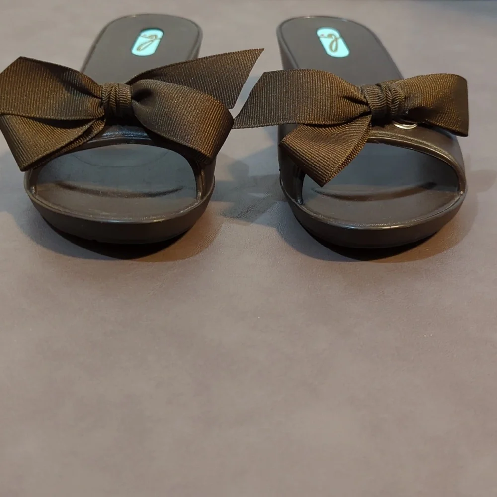 OKA b. Madison Slide Sandals Brown Mini Wedge With Bow Size S 5 - 6 NWOT